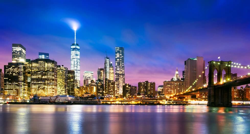 New York City iconic skyline with Manhattan skyscrapers, Central Park, Brooklyn Bridge and vibrant urban atmosphere